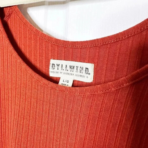 IDYLLWIND Miranda Lambert Size L Burnt Orange Ribbed Ruched Short Sleeve Tee - Picture 2 of 6